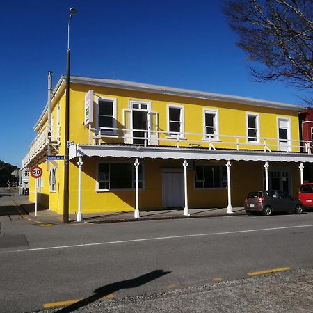 The Duke Hostel Greymouth Esterno foto The former Bank of New Zealand building in 2013