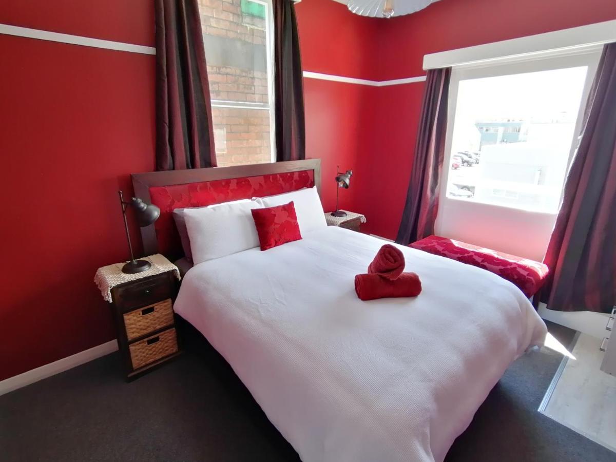 The Duke Hostel Greymouth Esterno foto A bedroom at the hotel