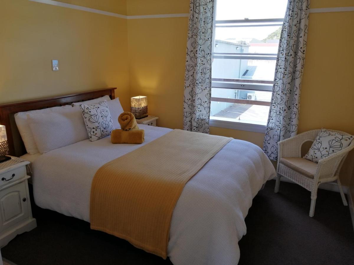 The Duke Hostel Greymouth Esterno foto A bedroom at the hotel