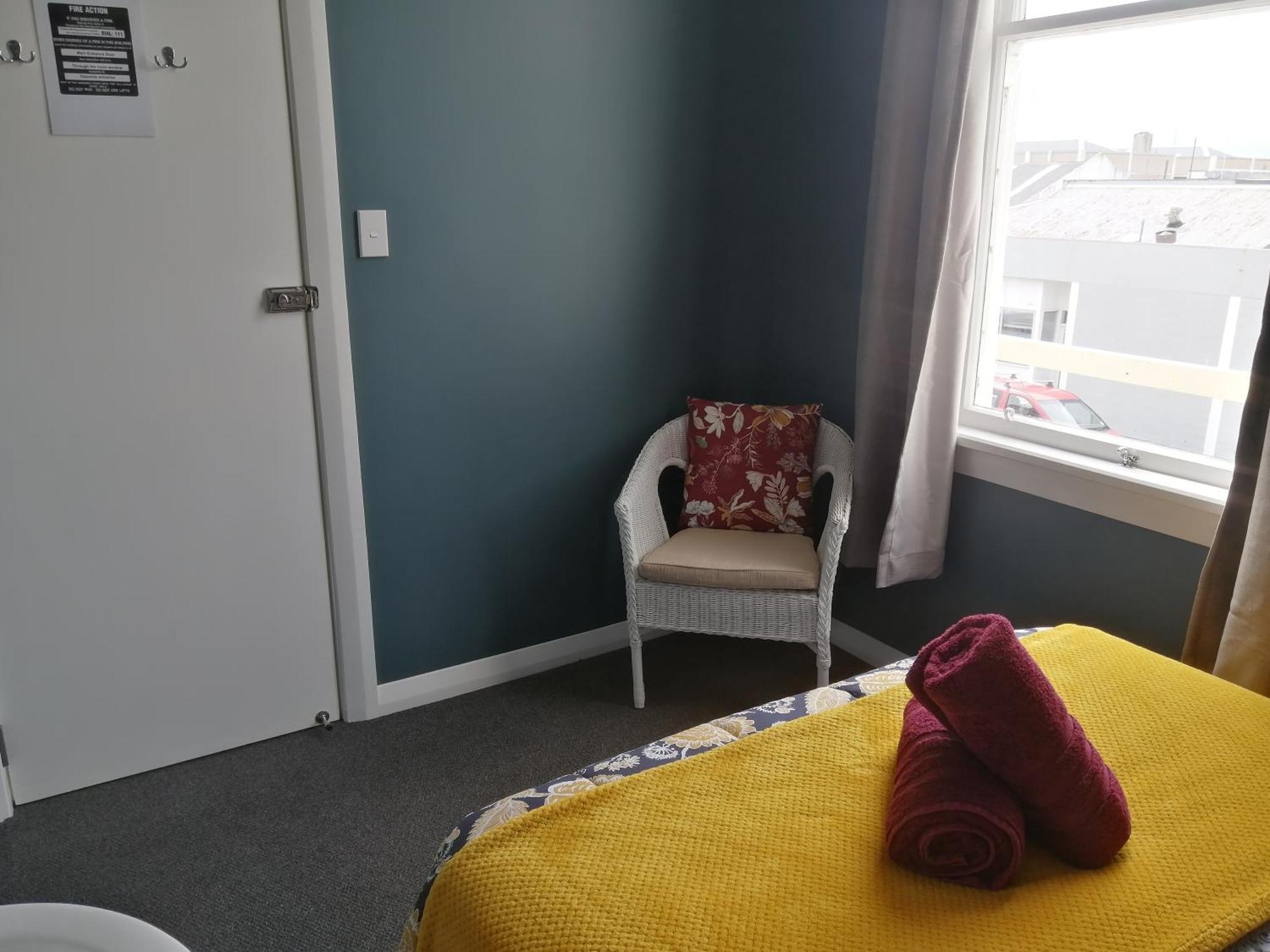 The Duke Hostel Greymouth Esterno foto A massage room at a spa