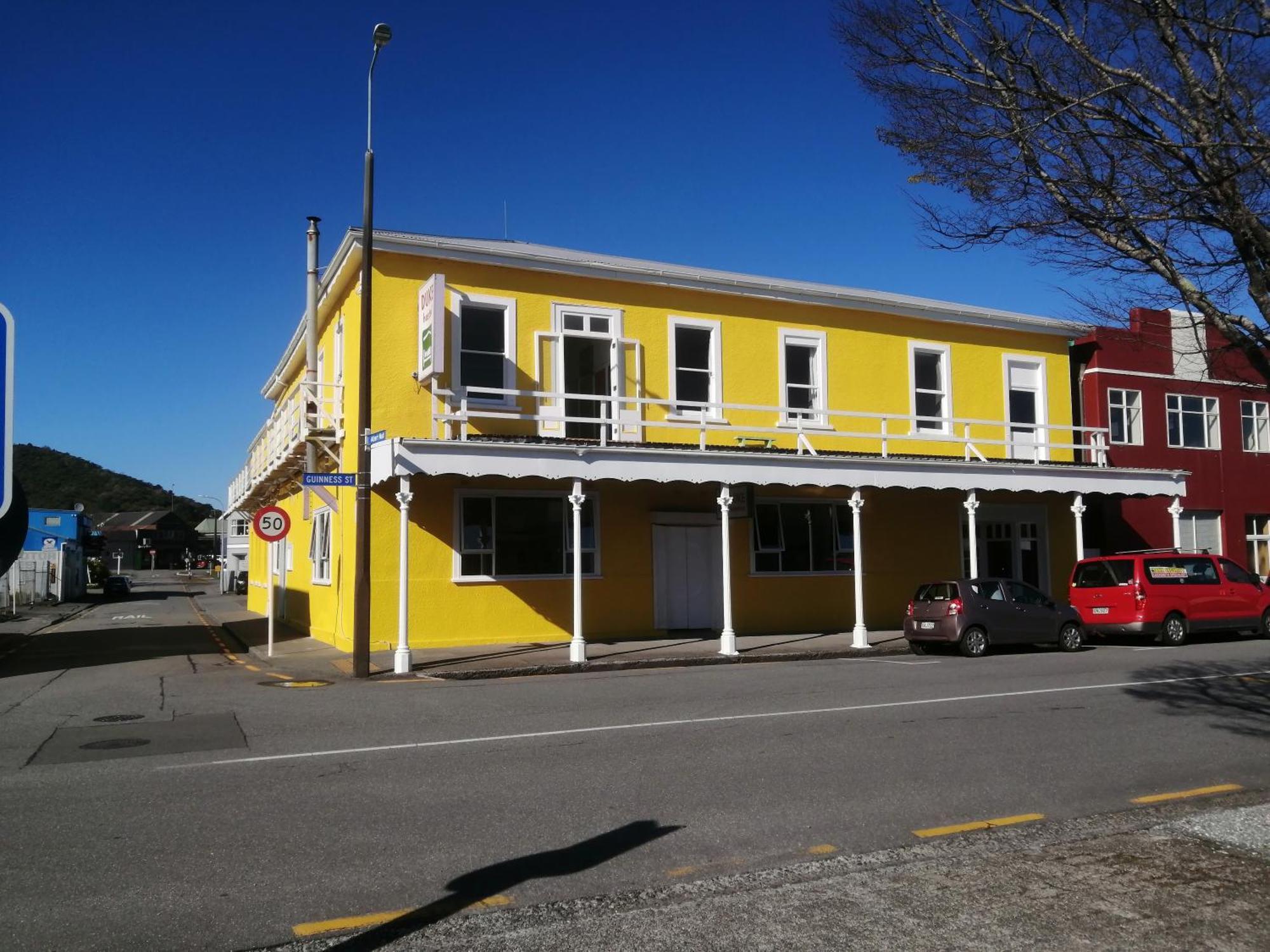 The Duke Hostel Greymouth Esterno foto The former Bank of New Zealand building in 2013