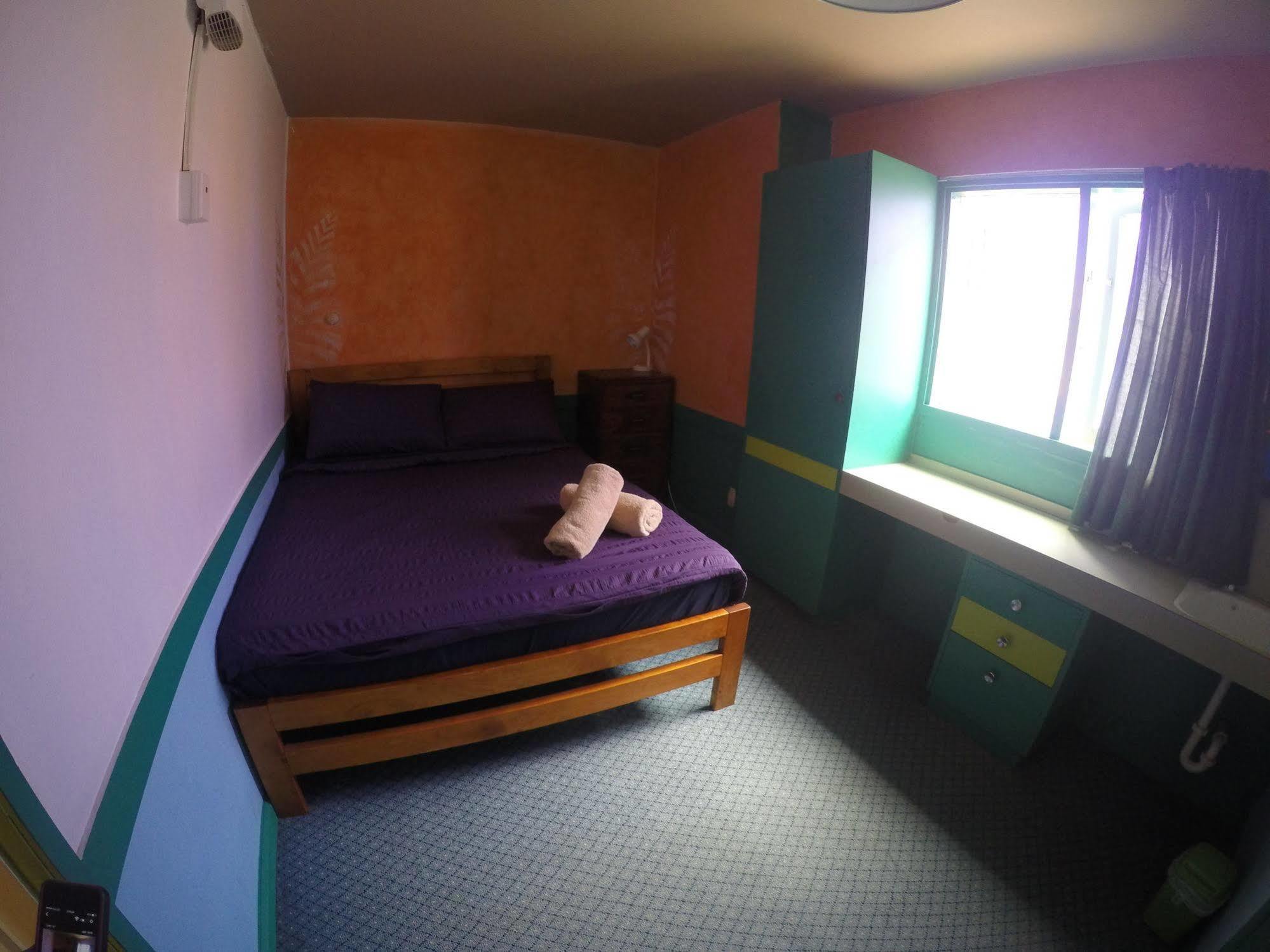 The Duke Hostel Greymouth Esterno foto A room at the hostel