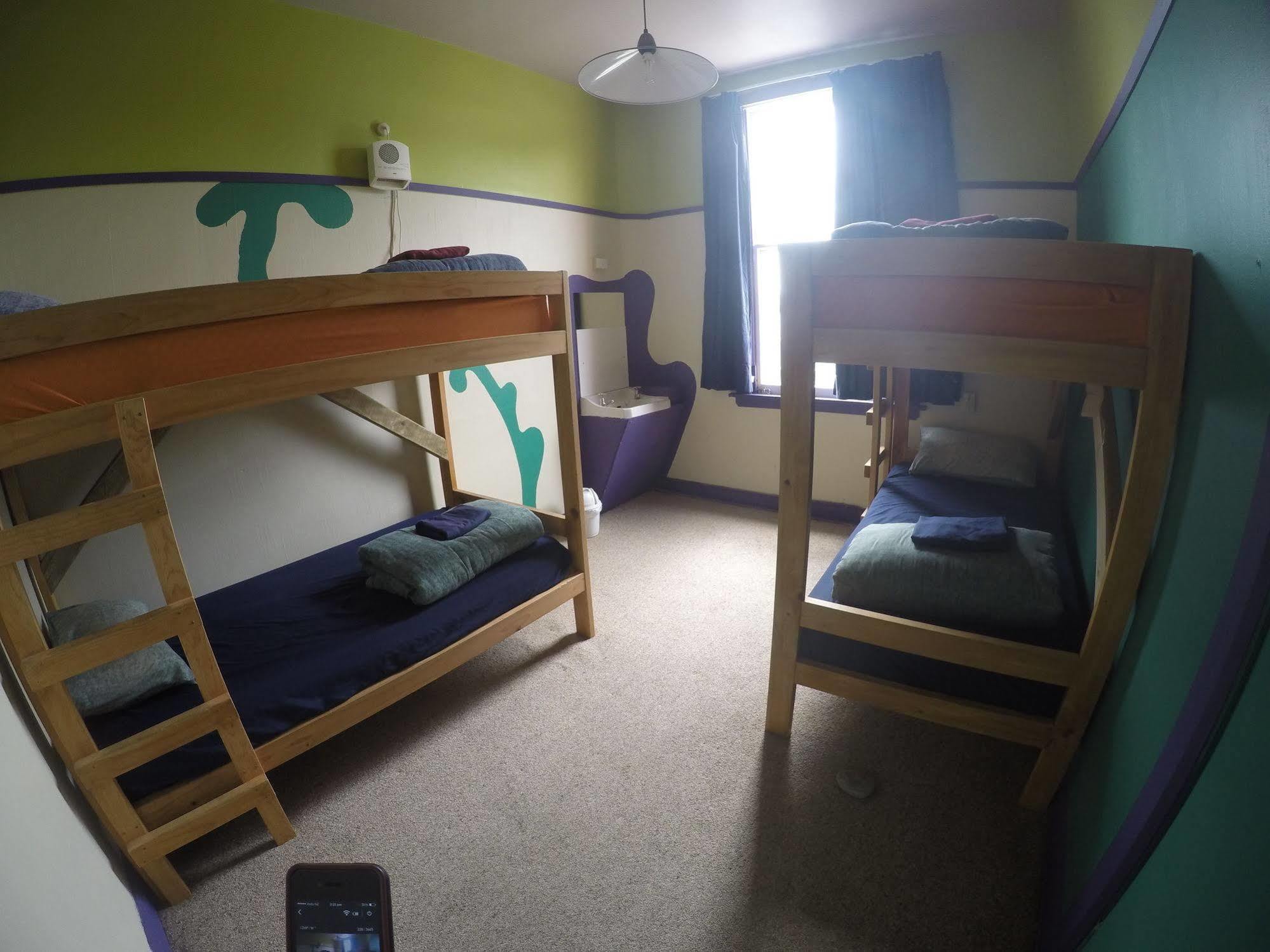 The Duke Hostel Greymouth Esterno foto A typical room at the hostel